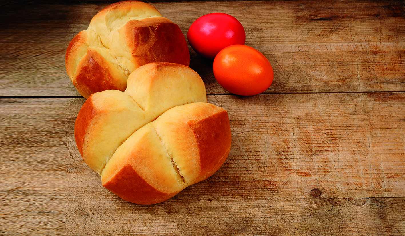 Wie die bunten Eier sind k&ouml;stliche Backwaren wie die Pinzen untrennbar mit Ostern verbunden.  	Foto: Symbolfoto