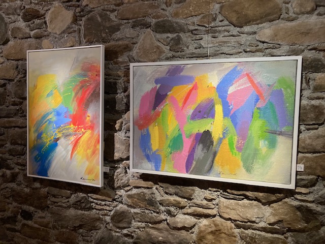 Die historischen Mauern des Kammerlanderhofes bilden einen wirkungsvollen Rahmen f&uuml;r die Ausstellung. Foto: Stangl