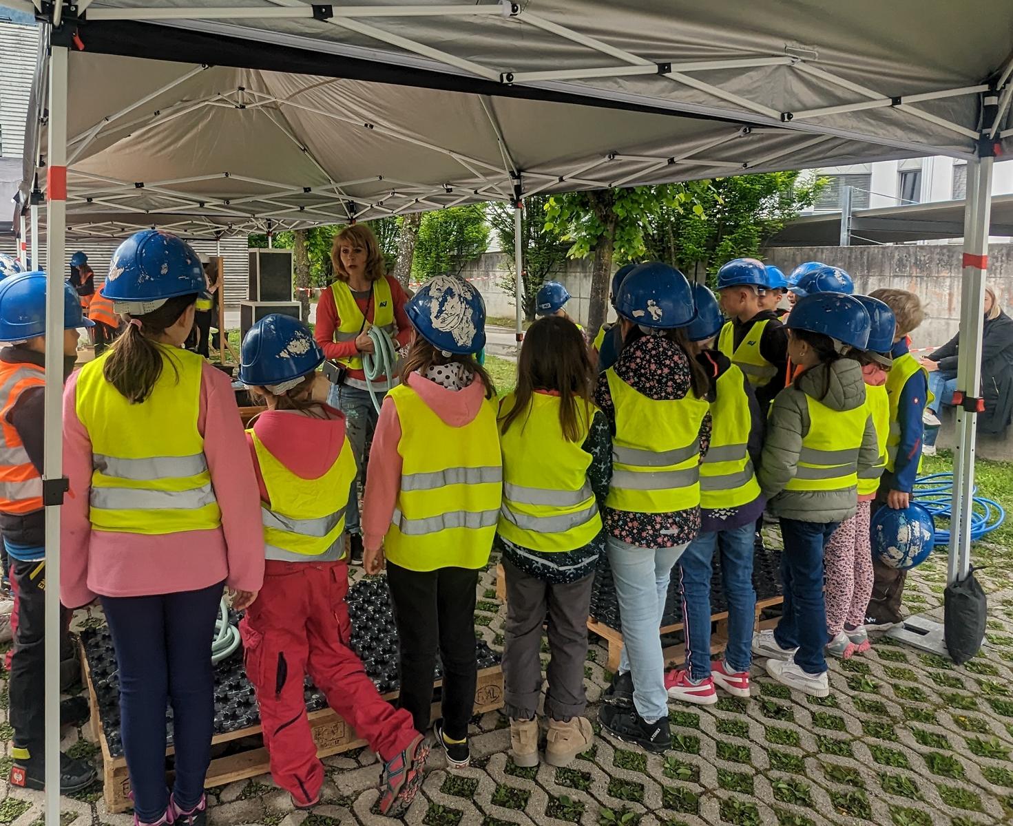 Arbeitsbesprechung auf der Baustelle, Foto: Knorr