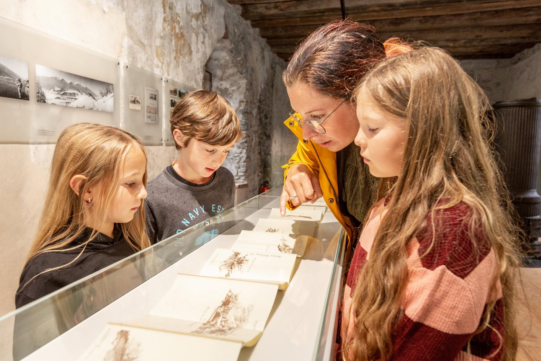 F&uuml;hrung mit Museumsleiterin Ramona Hofmann, Foto: Leiter