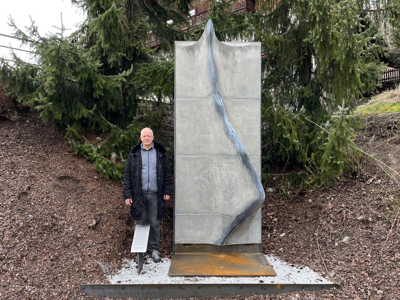 Das Standrelief kann von allen Seiten betrachtet werden. Foto: Brugger