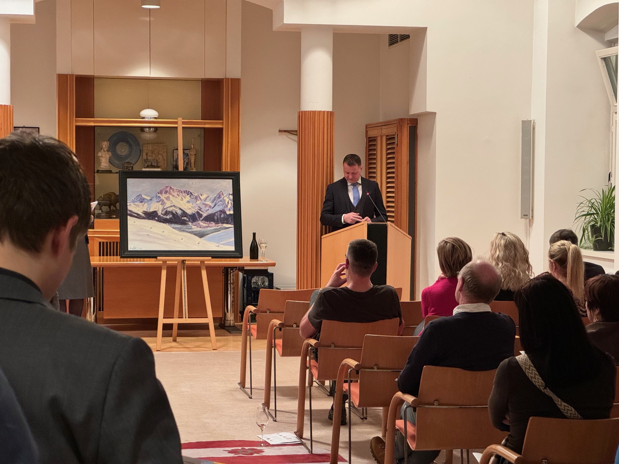 F&uuml;r Auktionator Stefan Taferner war es der 7. Einsatz. Foto: Egger