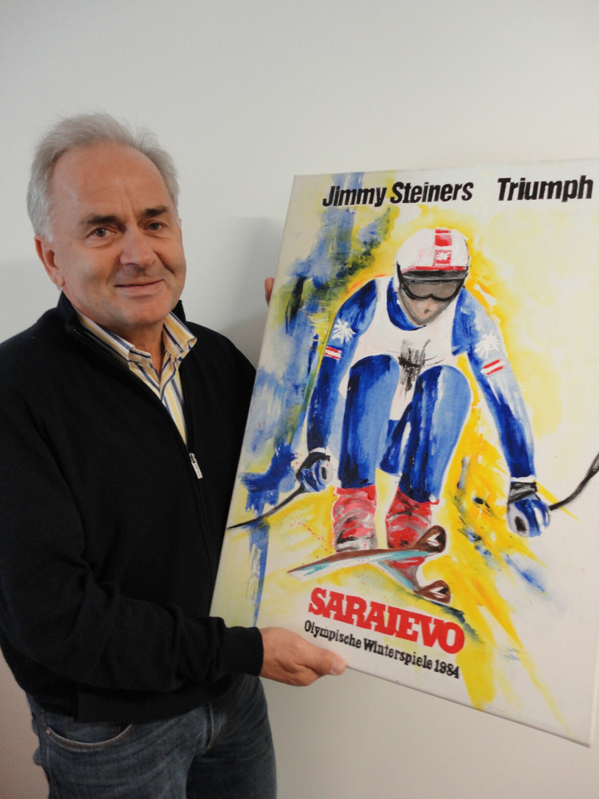 Anton Steiner mit Bild von seinem Triumph