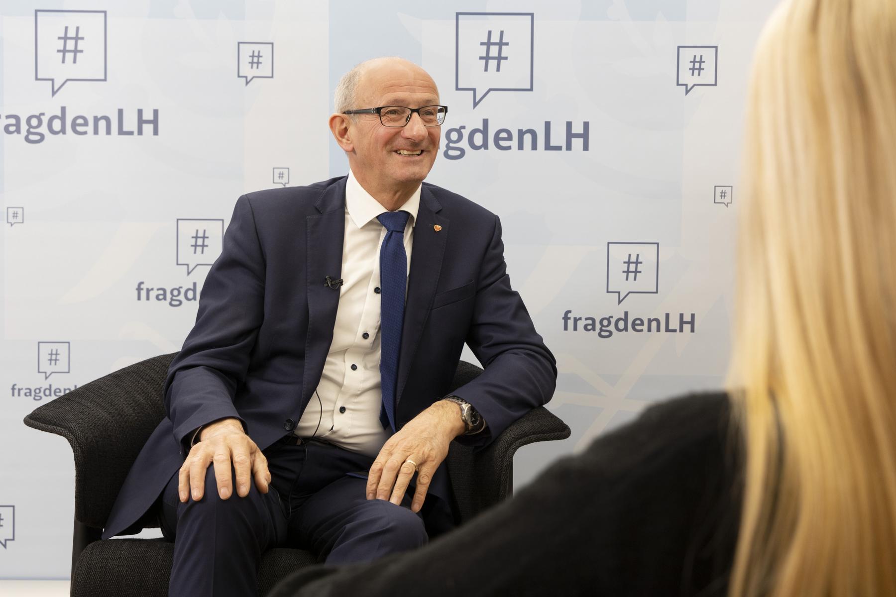 Anbindung von Lienz nach Innsbruck, Kosten und Finanzierung eines Studiums in Innsbruck sowie das Thema Wolf standen im Fokus des Austauschs, Foto: Land Tirol/Die Fotografen