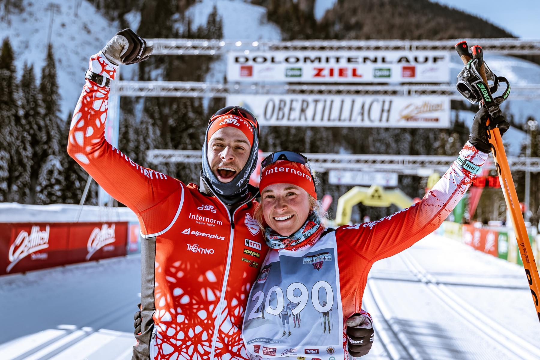 Die Geschwister Tommaso und Carola Dellagiacoma jubeln &uuml;ber ihre Siege auf der Klassik-Kurzstrecke. Foto: Expa Pictures