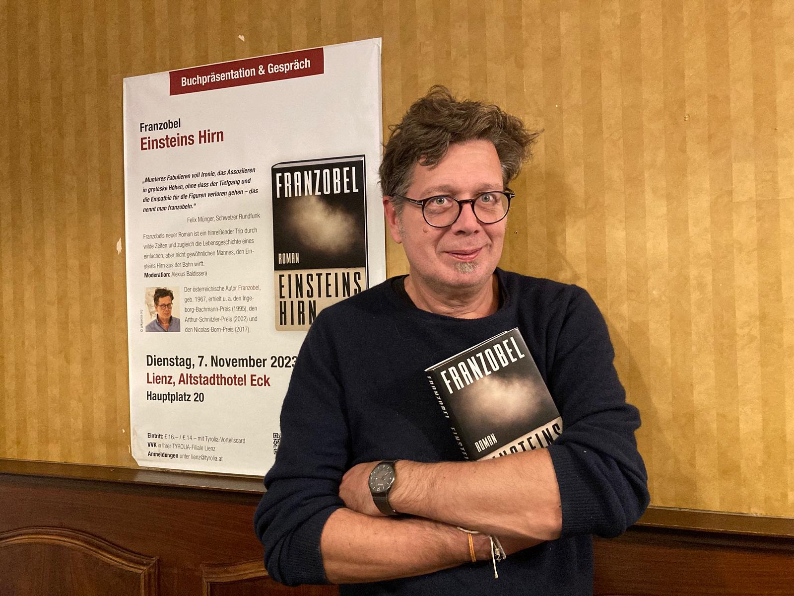 Franzobel bei der Lesung in Lienz. Foto: Stangl