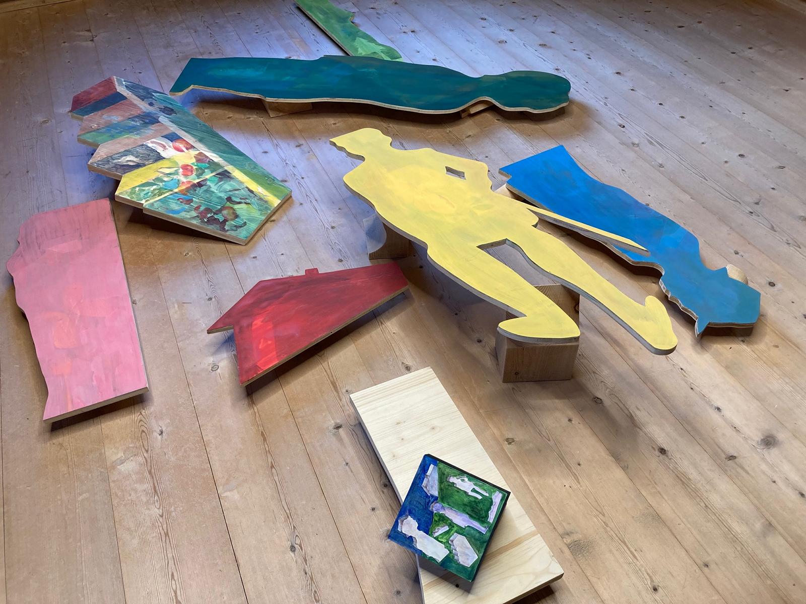 Figuren und Formen von Ilona Rainer-Pranter im Anraser Pfleghaus. Foto: Stangl