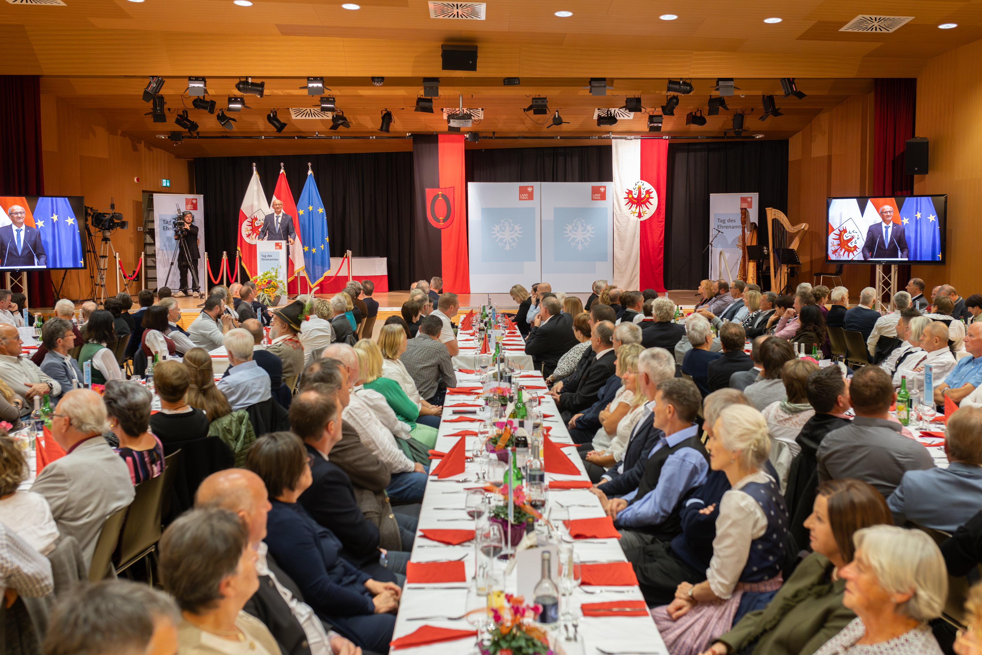 Der Tag des Ehrenamts im Bezirk Lienz fand im Kultursaal Sillian statt, Foto: Land Tirol/Brunner Images