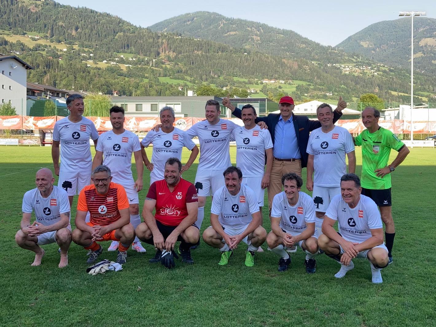 Das Team der Osttiroler B&uuml;rgermeister, Vizeb&uuml;rgermeister und Freunde. Foto: Stangl