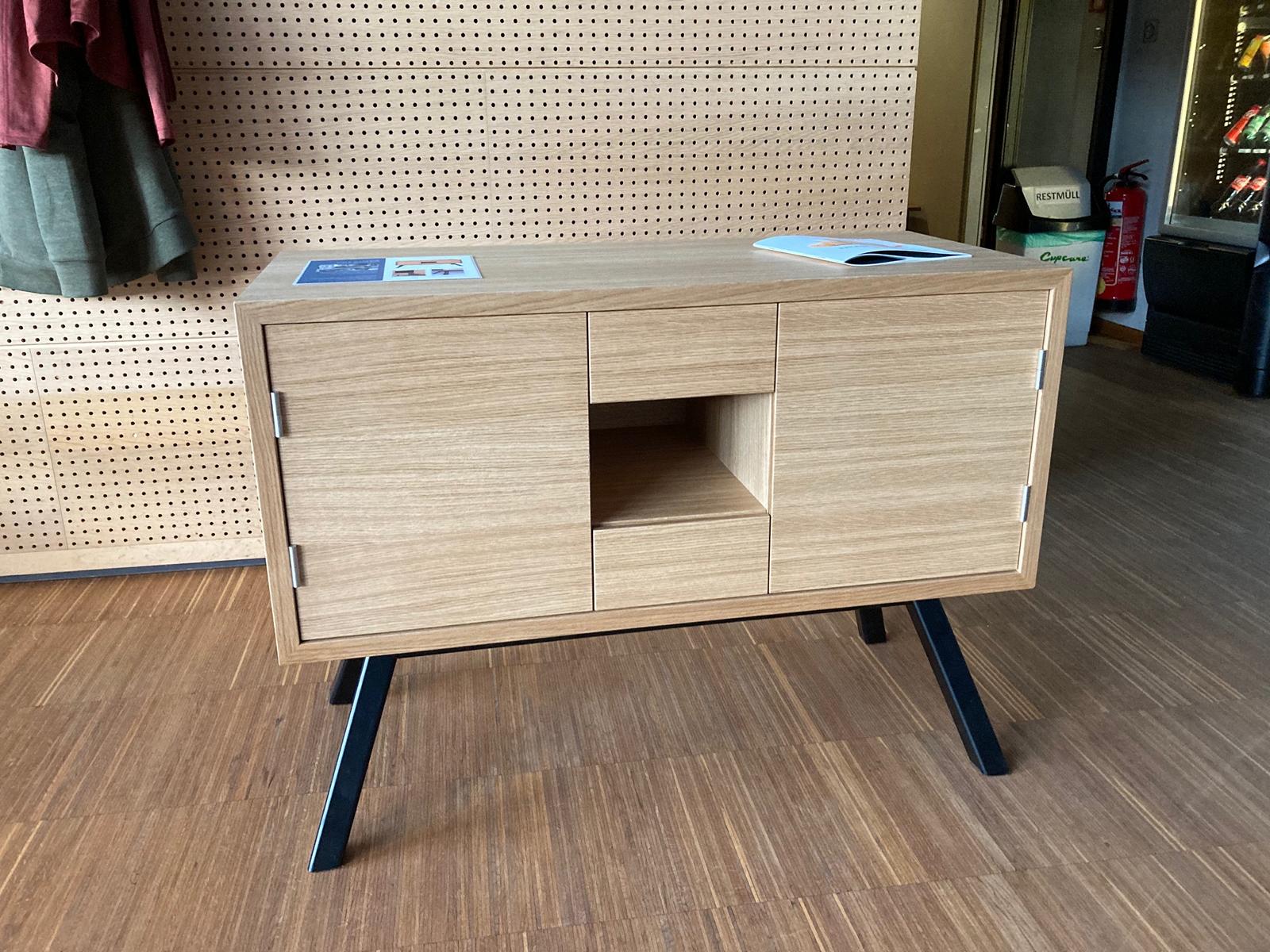 Wohnzimmerk&auml;stchen in Eiche von Luca Kahlbacher. Foto: Stangl