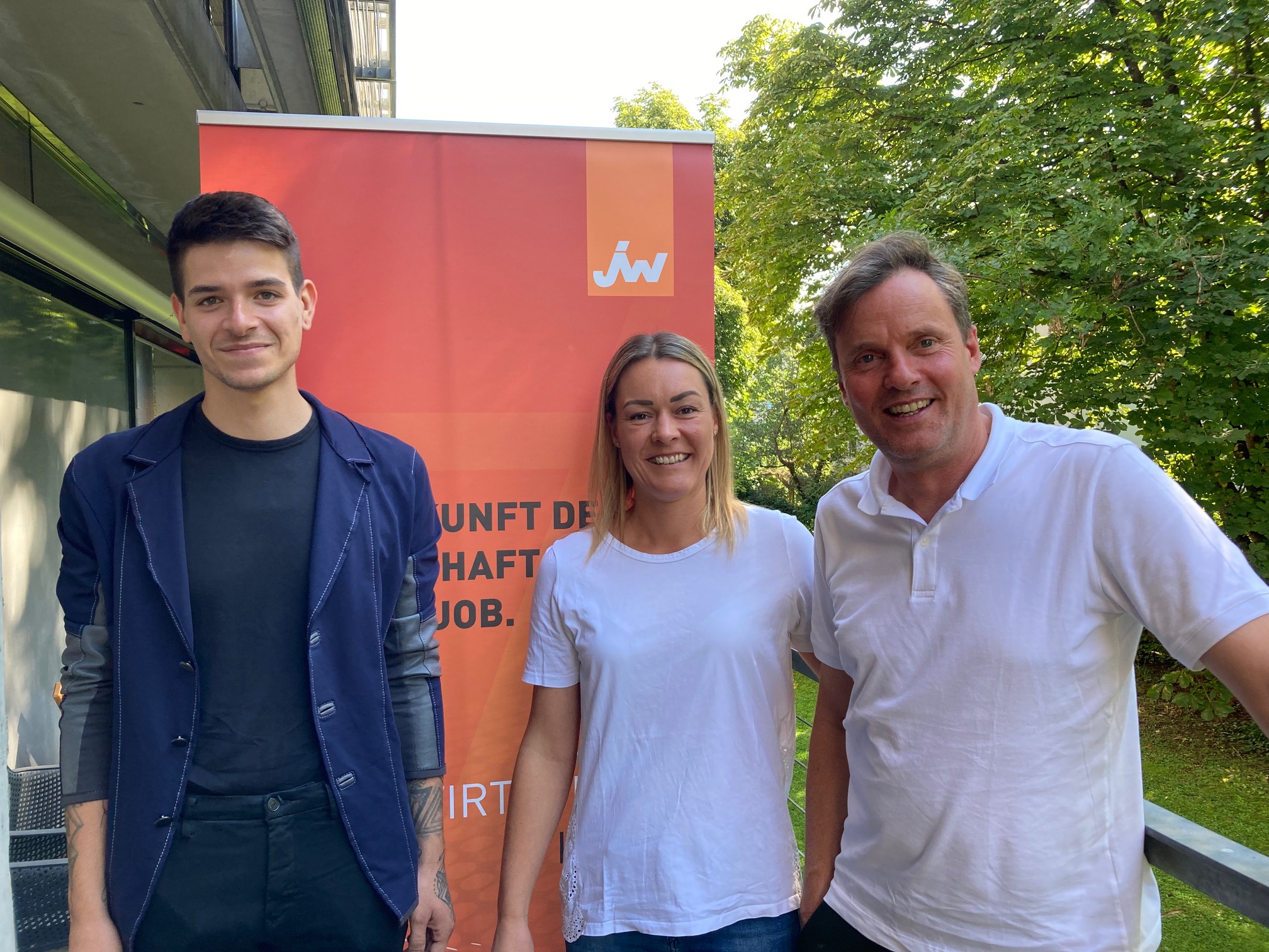 Die Junge Wirtschaft Osttirol l&auml;dt zum Glockner Summit 2023 ein: JW-Obmann Marco Kerer, JW-Ausschussmitglied Rebecca Schett und Christof Schett (Freizeitproduktionen GmbH). Foto: Stangl