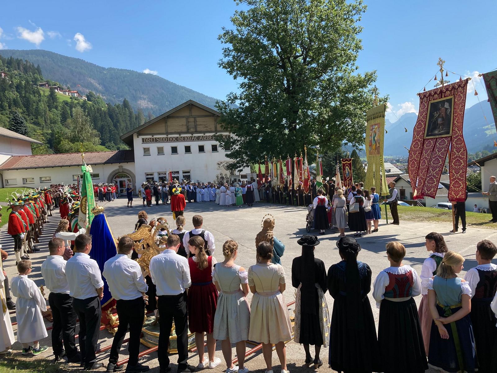 Die Maria Himmelfahrt Prozession in Sillian bot den festlichen Rahmen. Foto: Stangl