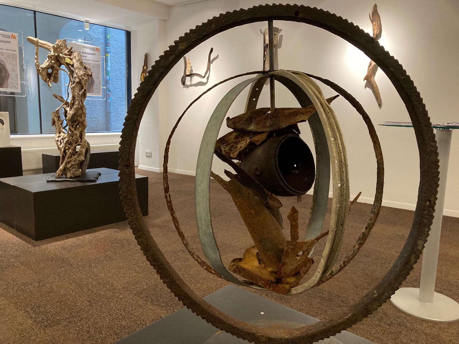 Metalle aus der Isel zur Skulptur "Globales Denken" zusammengesetzt. Foto: Stangl