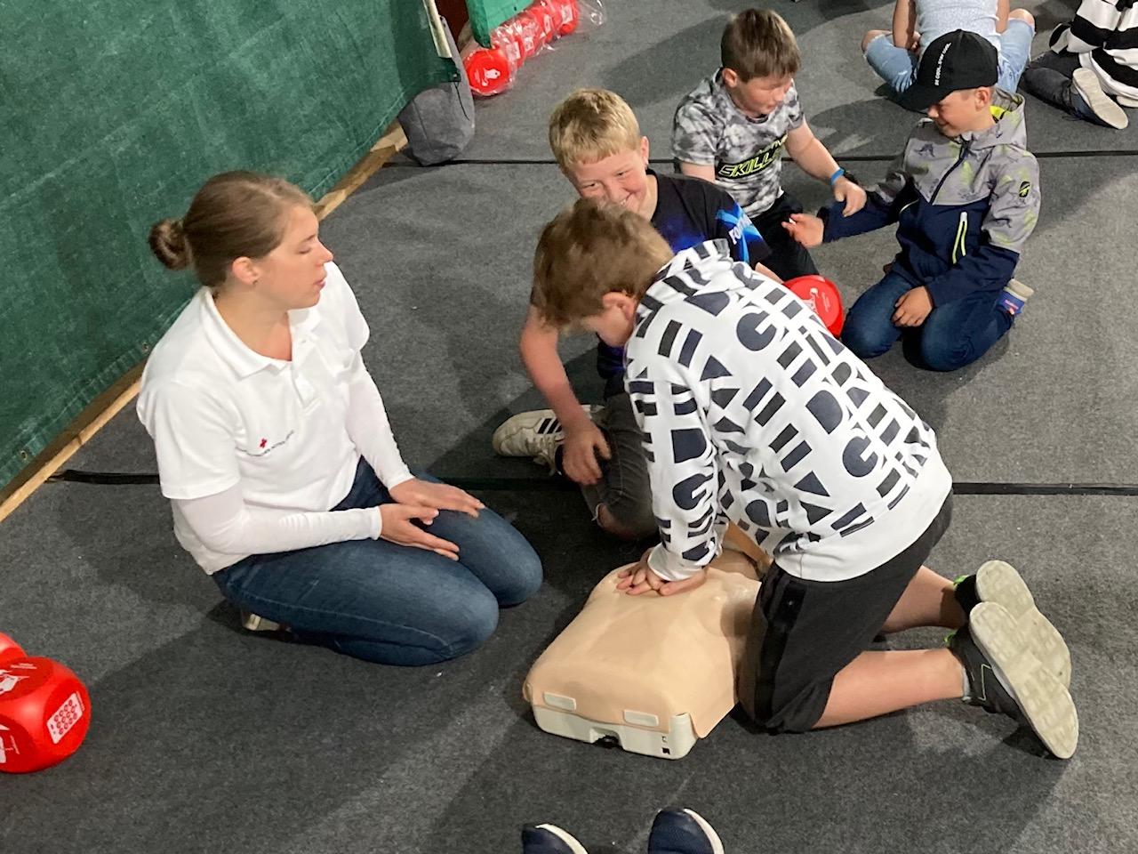 Die Sch&uuml;lerInnen im &Uuml;bungseinsatz. Alle Fotos: Stangl