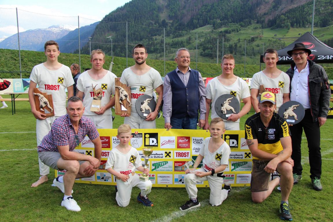 hinten links: Jakob Stemberger, Lukas Mattersberger, Philip Holzer, NR Gerald Hauser, Albert Warscher, Kevin Holzer, Landesobmann  Walter Geisler  vorne links: Sektionsleiter Franz Holzer, Josef Linder, Liam Rowain,Landesobmann Stv. Thomas Gander nicht am