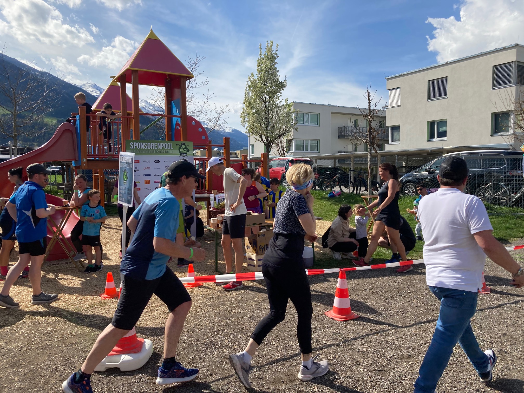 Start/Ziel und Labestation war der Spielplatz Eichholz. Foto: Stangl