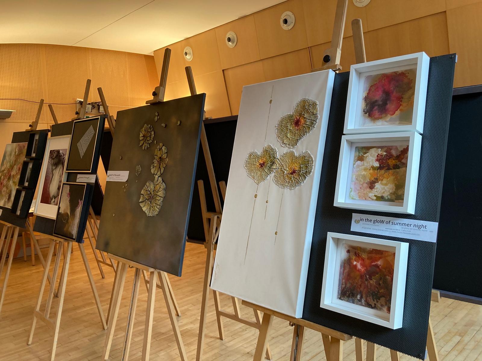 Die aktuelle Ausstellung ist bis 20. April im Kolpingsaal zu sehen, Foto: Stangl