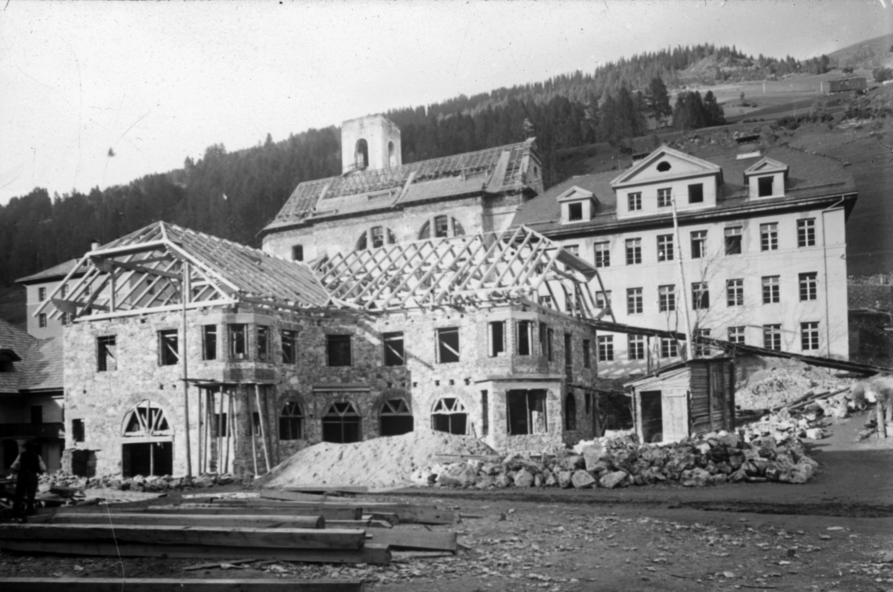 Wiederaufbau des Zentrums von Sexten, Aufnahme um 1922, Abschluss im Herbst 1923 &ndash; durch die italienische Artillerie 1915 zerst&ouml;rt  &copy; Sammlung Rudolf Holzer, L33925 &ndash; TAP