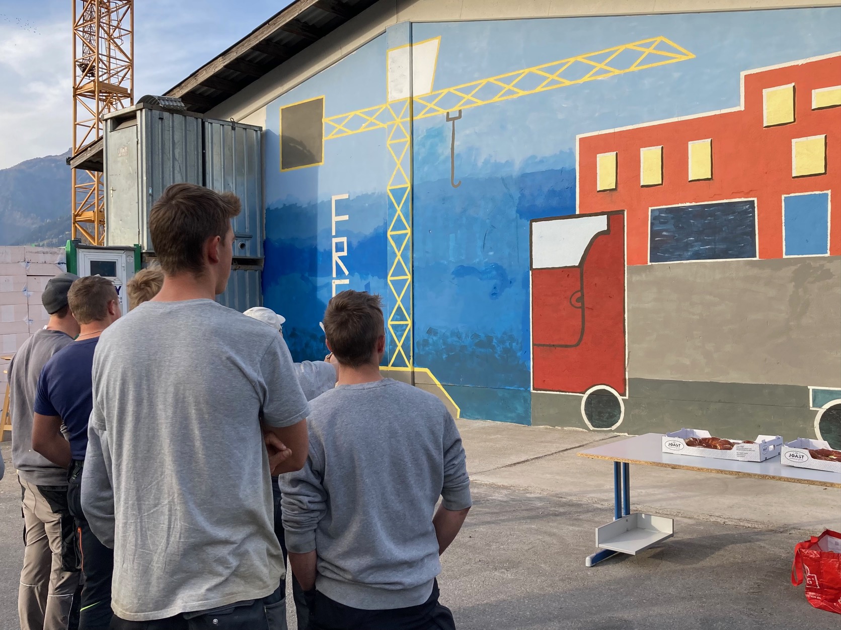 : Das zweite Wandbild ist im Innenbereich des Bauhofs entstanden. Foto: Stangl