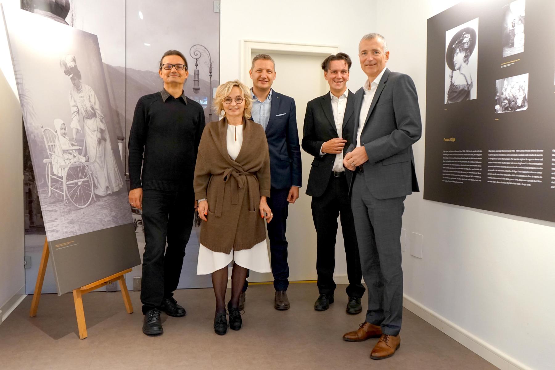 TAP-Leiter Martin Kofler, B&uuml;rgermeisterin Elisabeth Blanik, Christian Steininger (Obmann der &bdquo;Osttirol Kulturspur&ldquo;) sowie Robert Weichselbraun und Martin Bergerwei&szlig; von der Lienzer Sparkasse (v.l.). Foto: Stadt Lienz/Lenzer