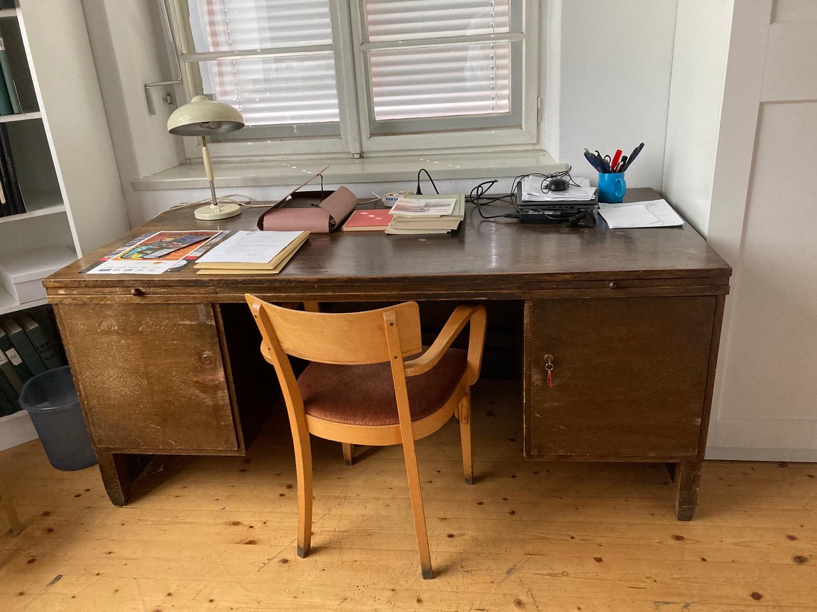 Der Schreibtisch des letzten Heizhauschefs als "historischer" Leseplatz. Foto: Stangl
