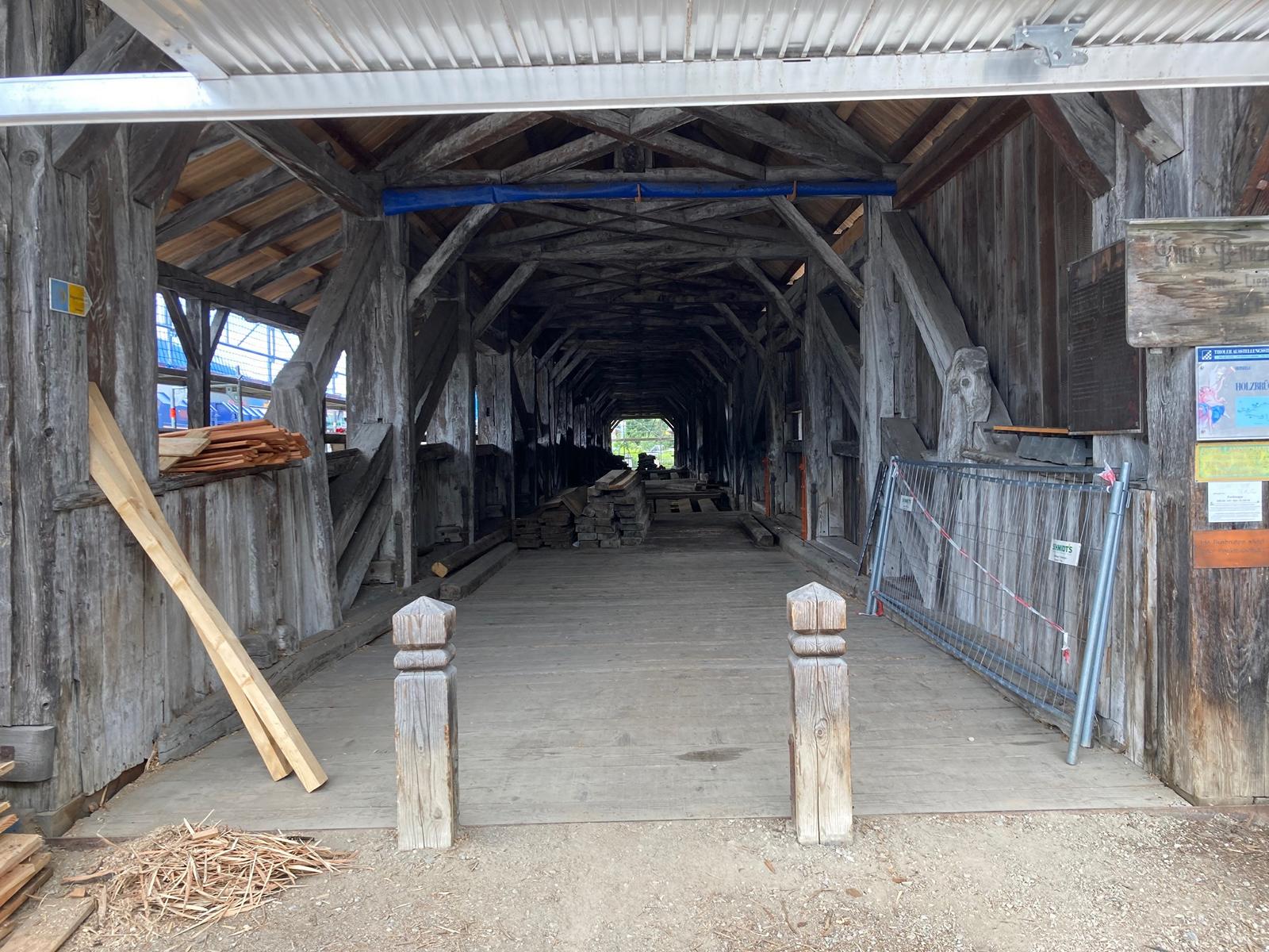 Morsche Teile werden behutsam ausgetauscht. Foto: Stangl