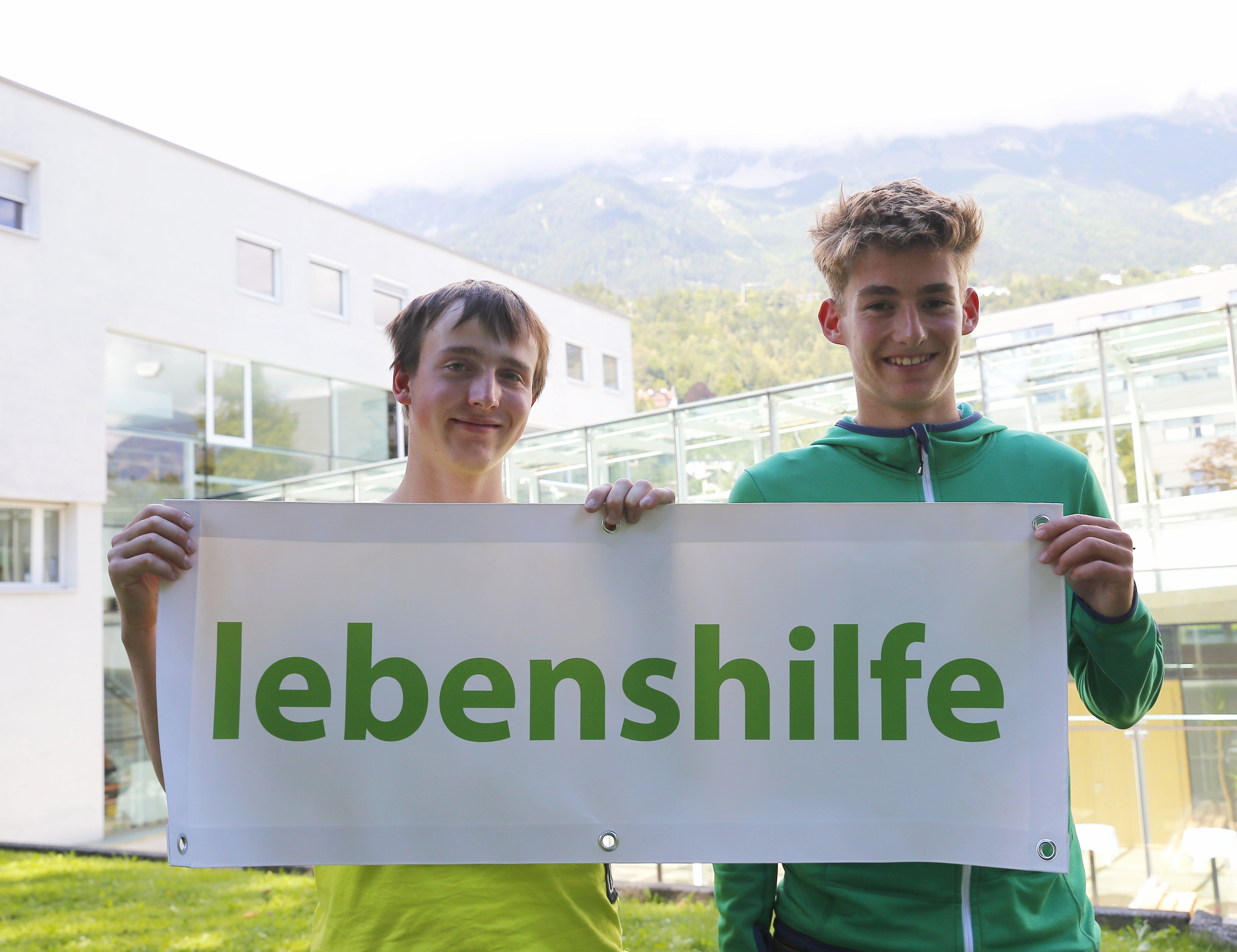 Auch Lukas Kollreider und Michael Steinringer haben sich f&uuml;r den Zivildienst bei der Lebenshilfe Osttirol entschieden. Foto: Lebenshilfe Sillian