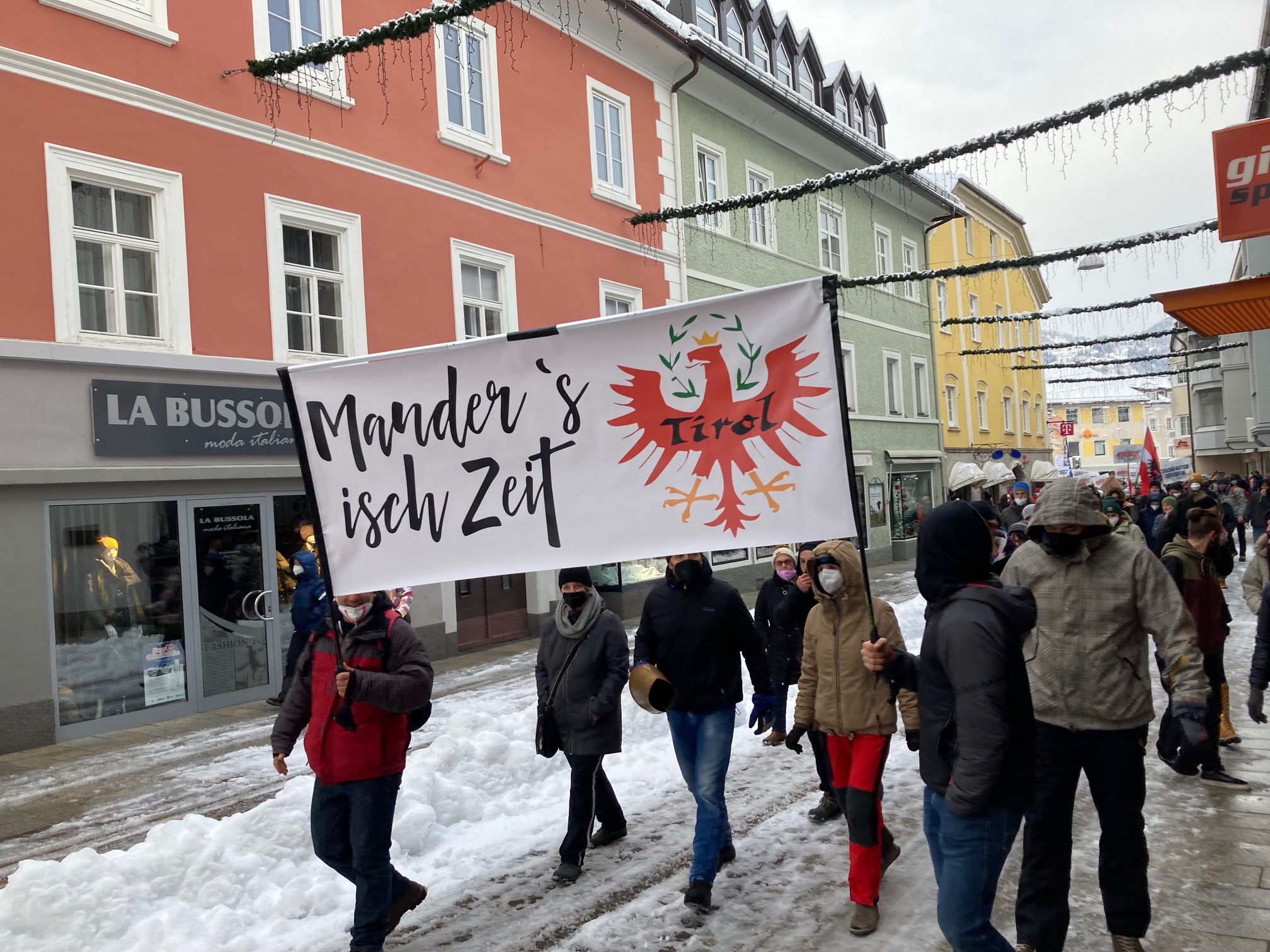 Demonstrationszug durch Lienz...