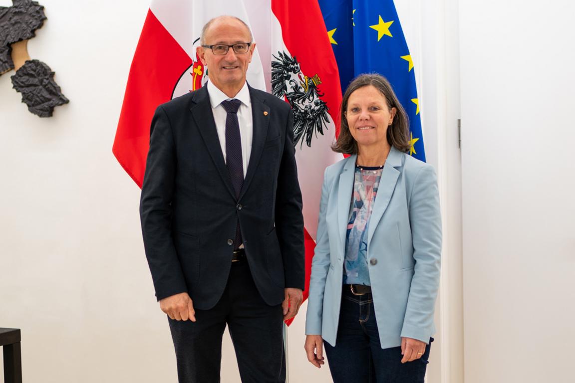 LH Anton Mattle mit Gleichbehandlungsbeauftragter Isolde Kafka. Foto: Land Tirol