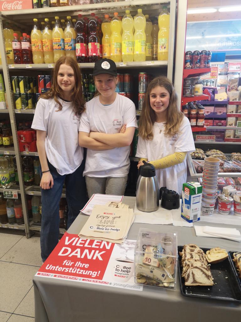 Defreggerstr., v.l. Marie Untertroger, Valentina Peheim, Emma Senfter Fotos: Caritas Tirol