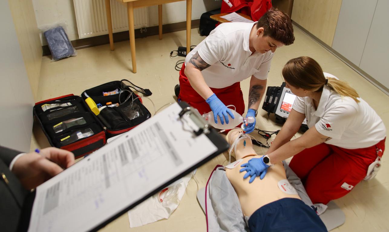 Bei der praktischen Pr&uuml;fung. Foto: RK Osttirol