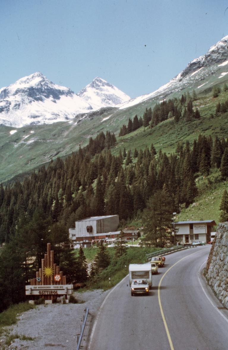 Juli 1977: Angekommen in Osttirol durch den Felbertauerntunnel, auf der Durchreise in den italienisch-jugoslawischen S&uuml;den oder f&uuml;r einen Urlaub im Bezirk Lienz &copy; Siegfried Rainer; Sammlung Siegfried Rainer &ndash; TAP