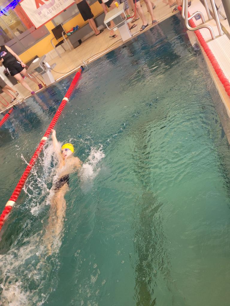 Lorenz Gomille auf dem Weg zu seiner dritten Goldmedaille bei 25m R&uuml;cken Herren.