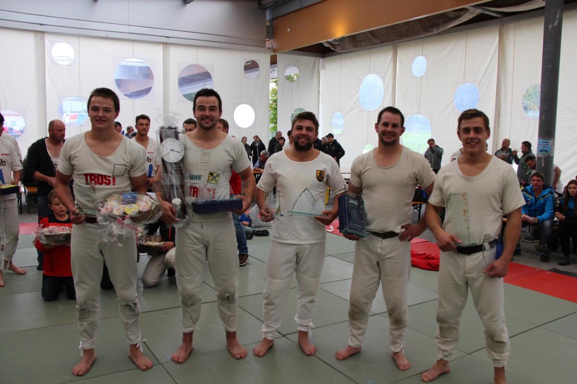 Die f&uuml;nf Besten im Alpencup links: 4. Kevin Holzer, Alpencupsieger Philip Holzer, 5. Gerald Gr&ouml;ssig, 2. Hermann H&ouml;llwart, 3. Christoph Eberl