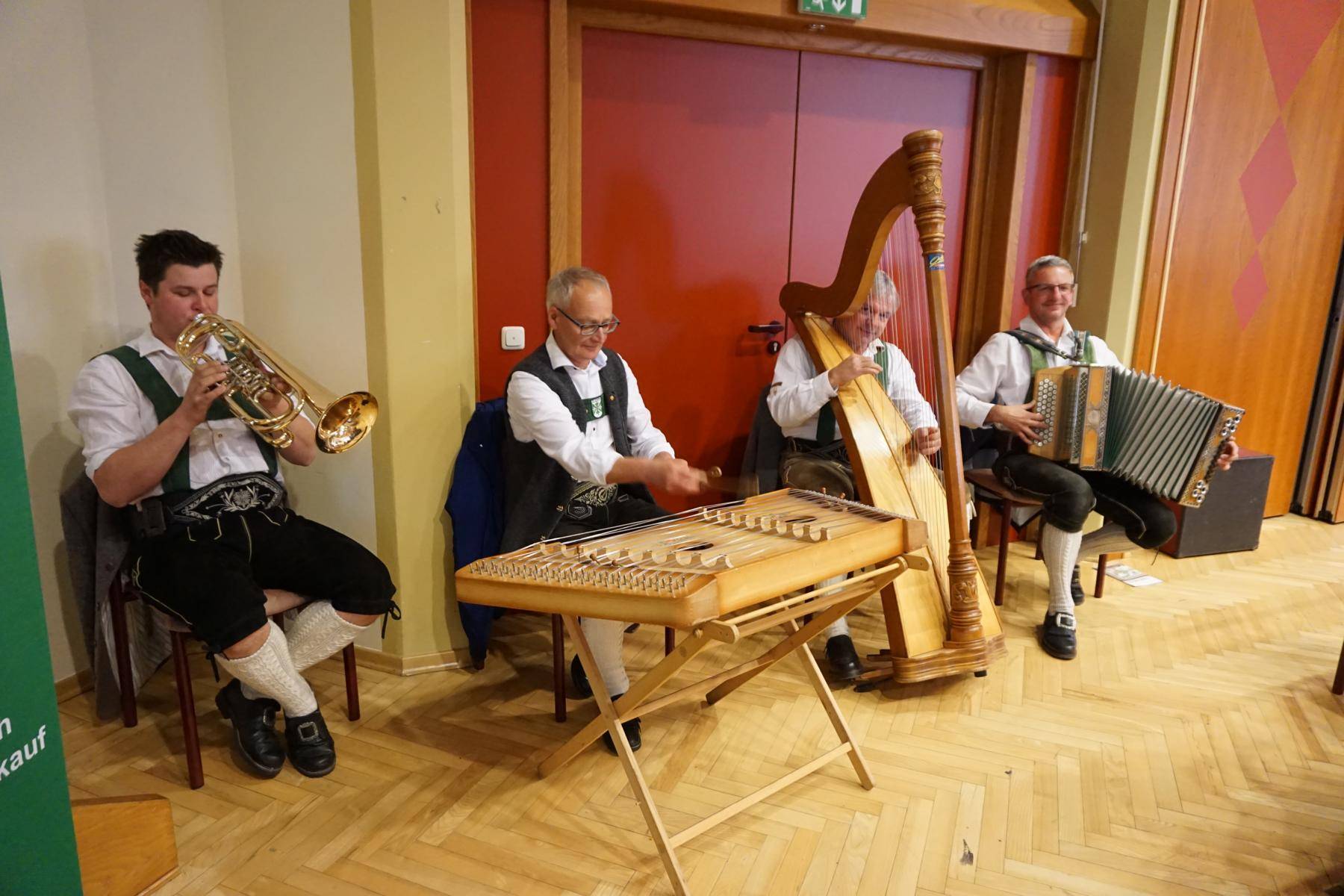 Die Volksmusikgruppe 'Iselklang' sorgte f&uuml;r die musikalische Untermalung. Foto: Pircher.