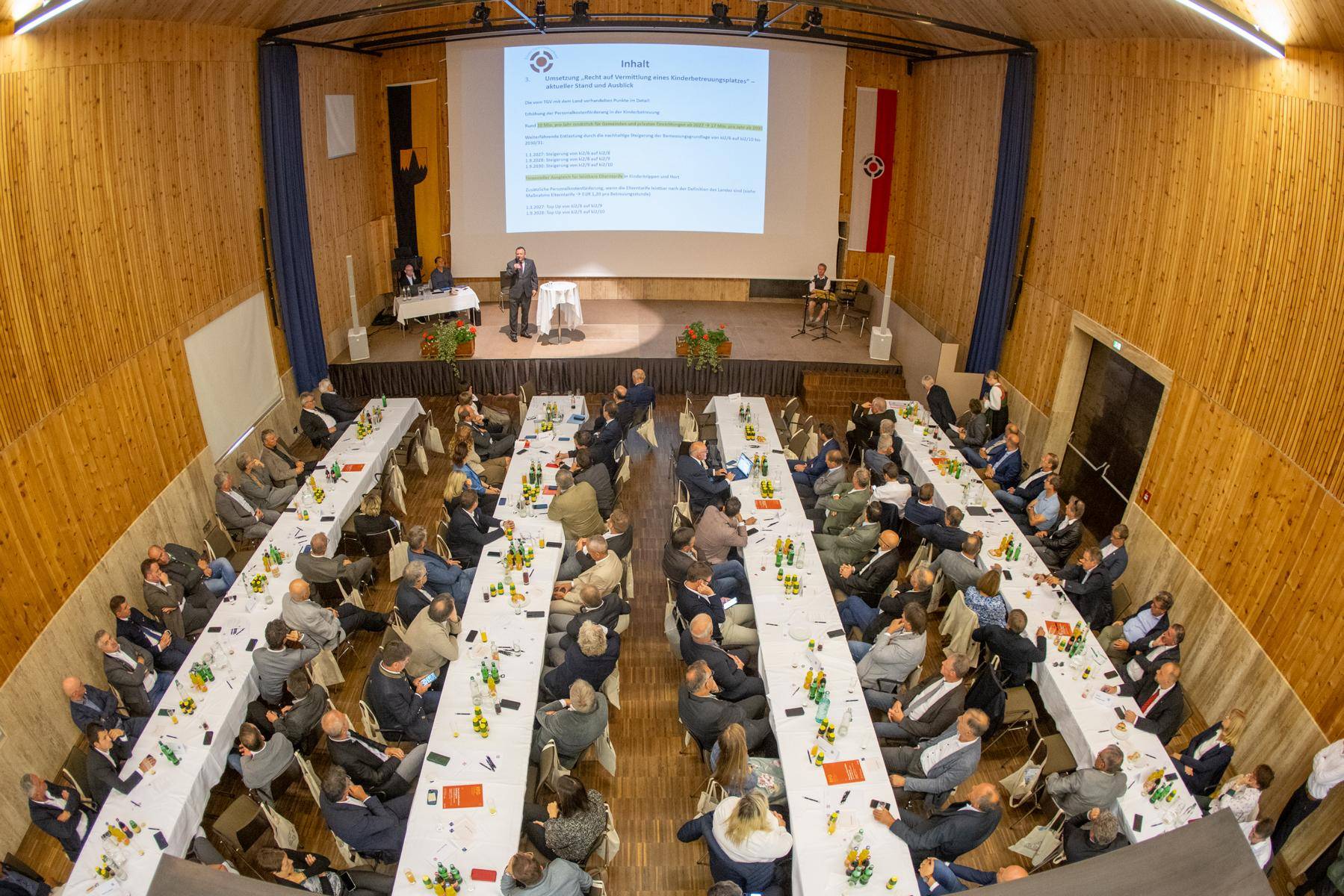 Tiroler Gemeindetag im Johann-St&uuml;dl-Saal in Kals. Foto: Gemeindeverband Tirol/Brunner images
