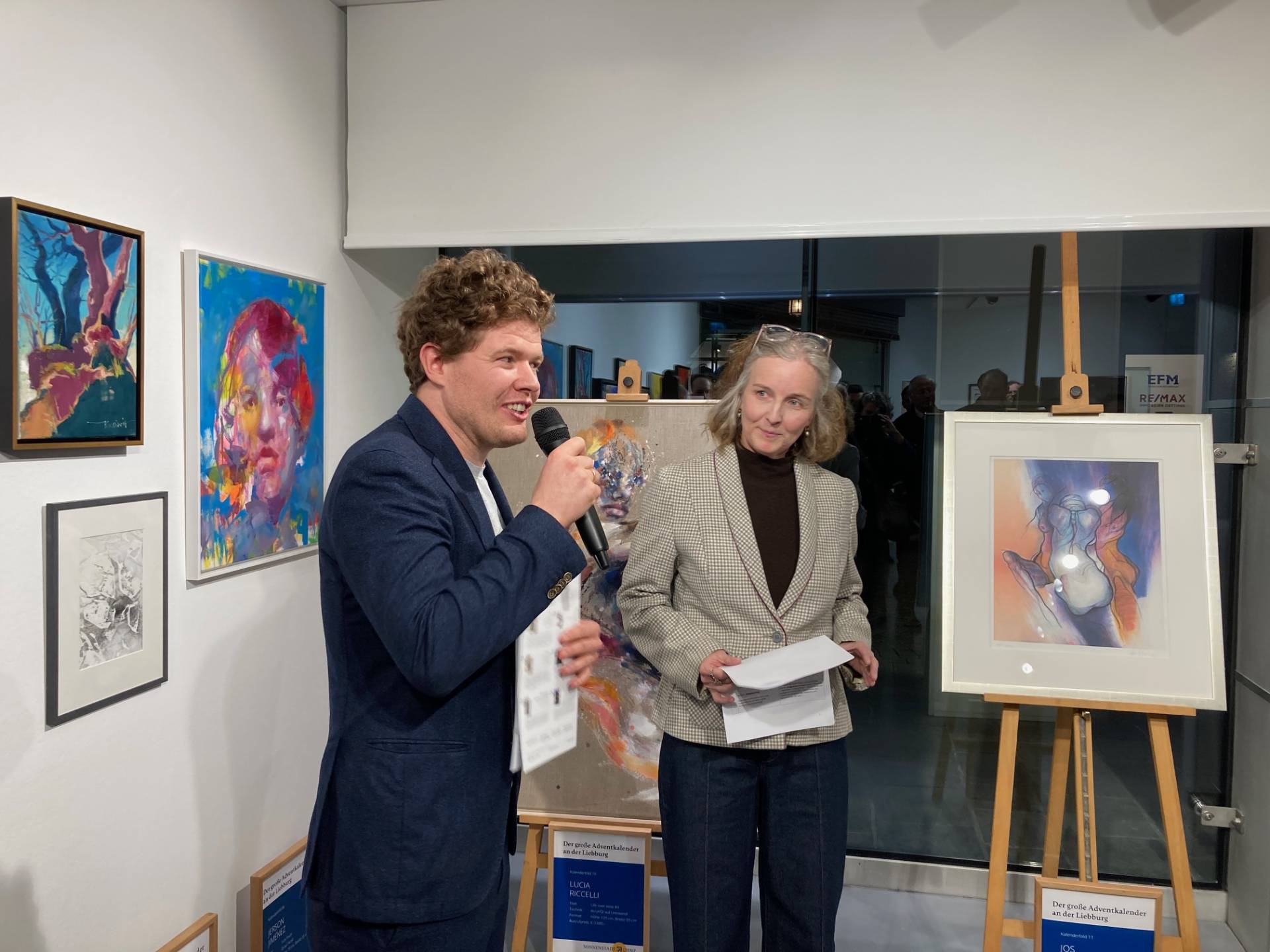 Round Table Pr&auml;sident Florian Klaunzer hat den Adventkalender 2025 zusammengestellt. Foto: Stangl