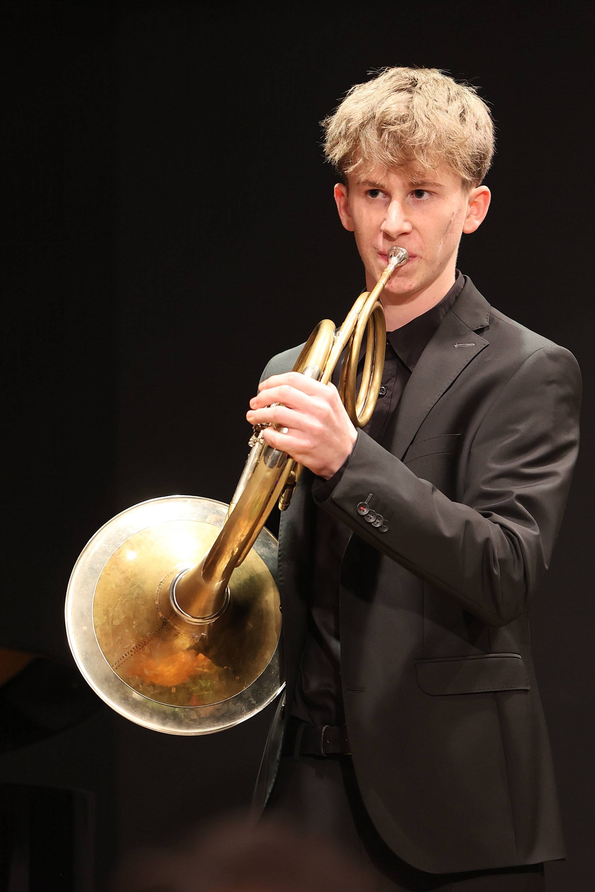 Luis B&uuml;rgler spielt das Wiener Horn.