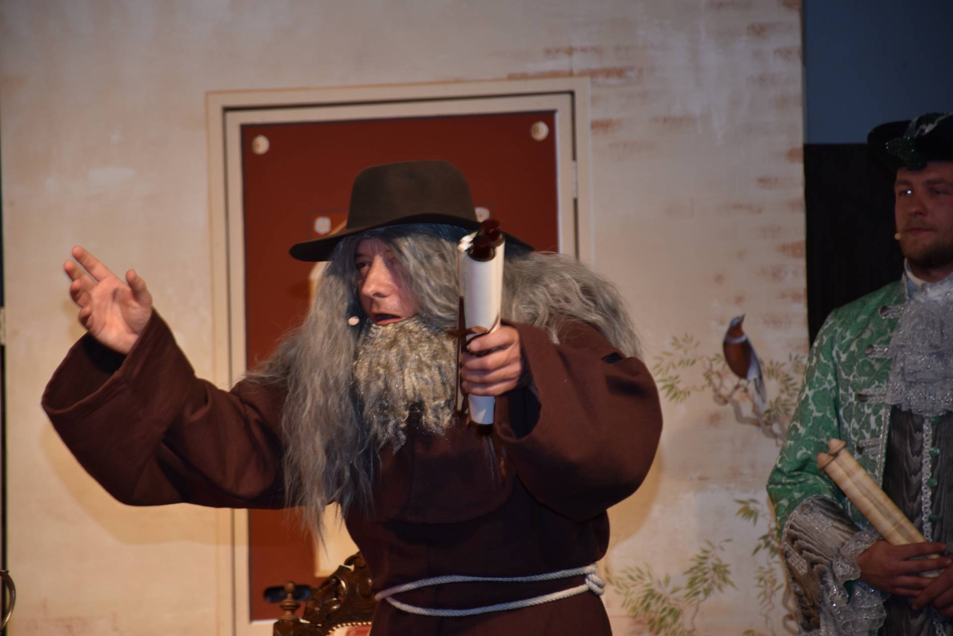 Gleich in mehreren Rollen zu sehen, beweist Buzgi sein Schauspieltalent.