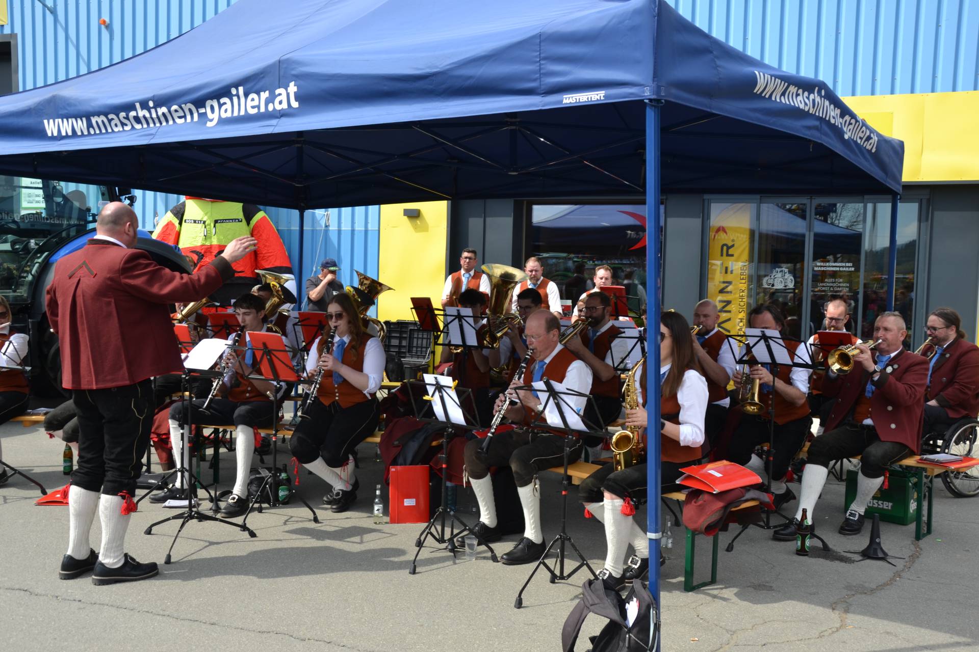 Am ersten Tag der Hausmesse unterhielt die &bdquo;Agner Blos&ldquo; die G&auml;ste musikalisch, am zweiten Tag spielte die &bdquo;Obergailtaler Trachtenkapelle K&ouml;tschach&ldquo; (im Bild) zum Fr&uuml;hschoppen auf.