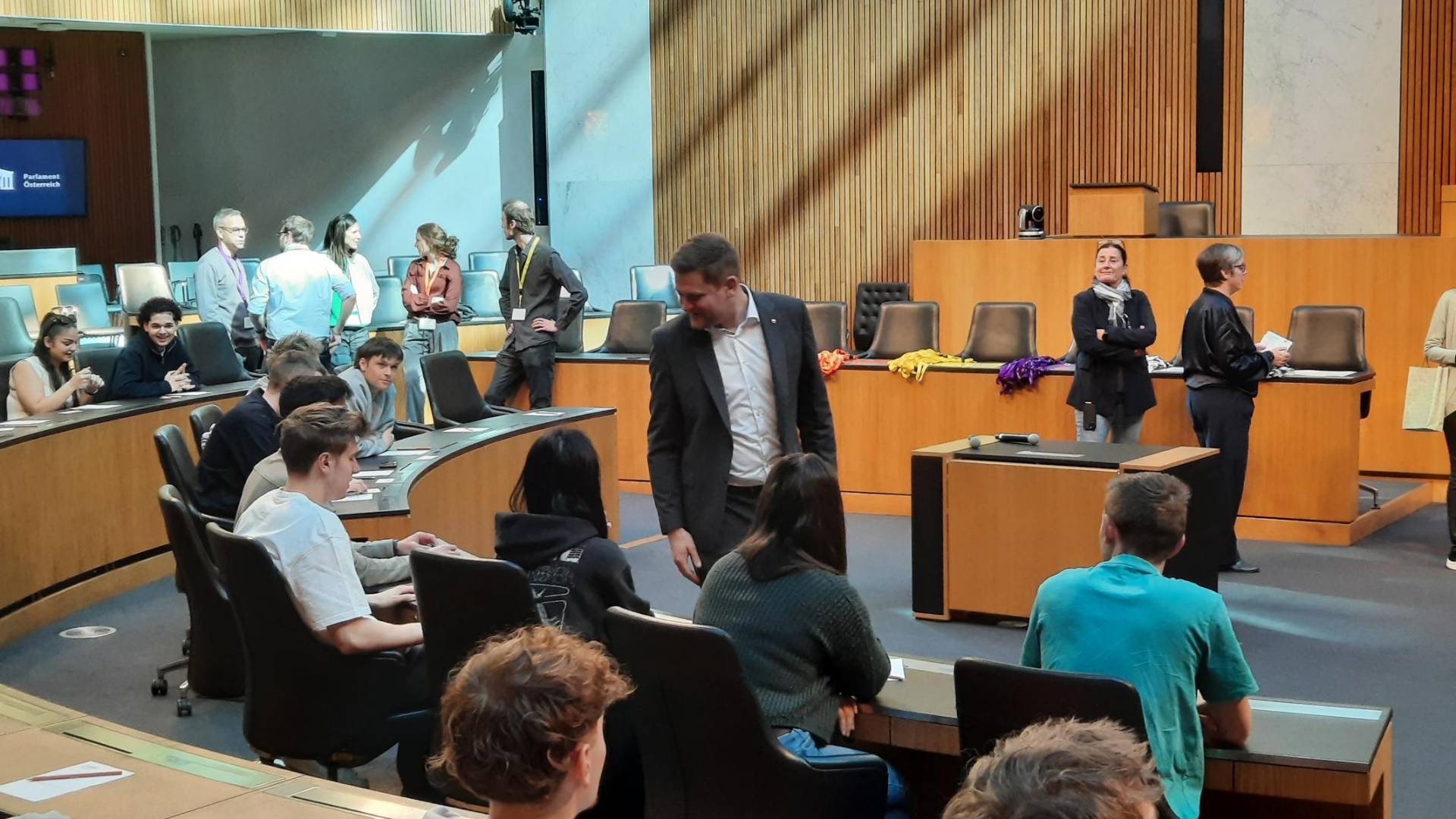 Bundesrats-Pr&auml;sident Markus Stotter begr&uuml;&szlig;t die Osttiroler Lehrlinge