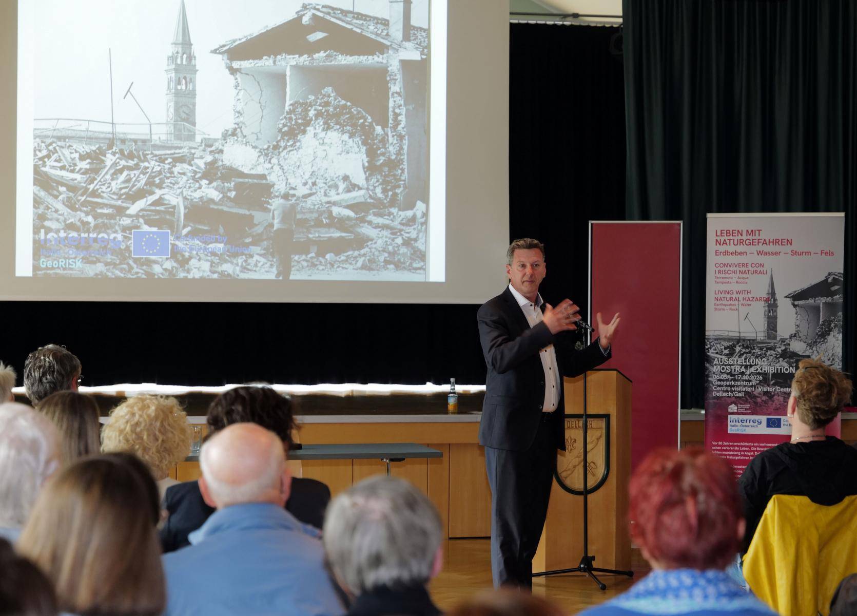 LH Daniel Fellner ist von der neuen Ausstellung sehr beeindruckt. Fotos: LPD K&auml;rnten/Oscar H&ouml;her