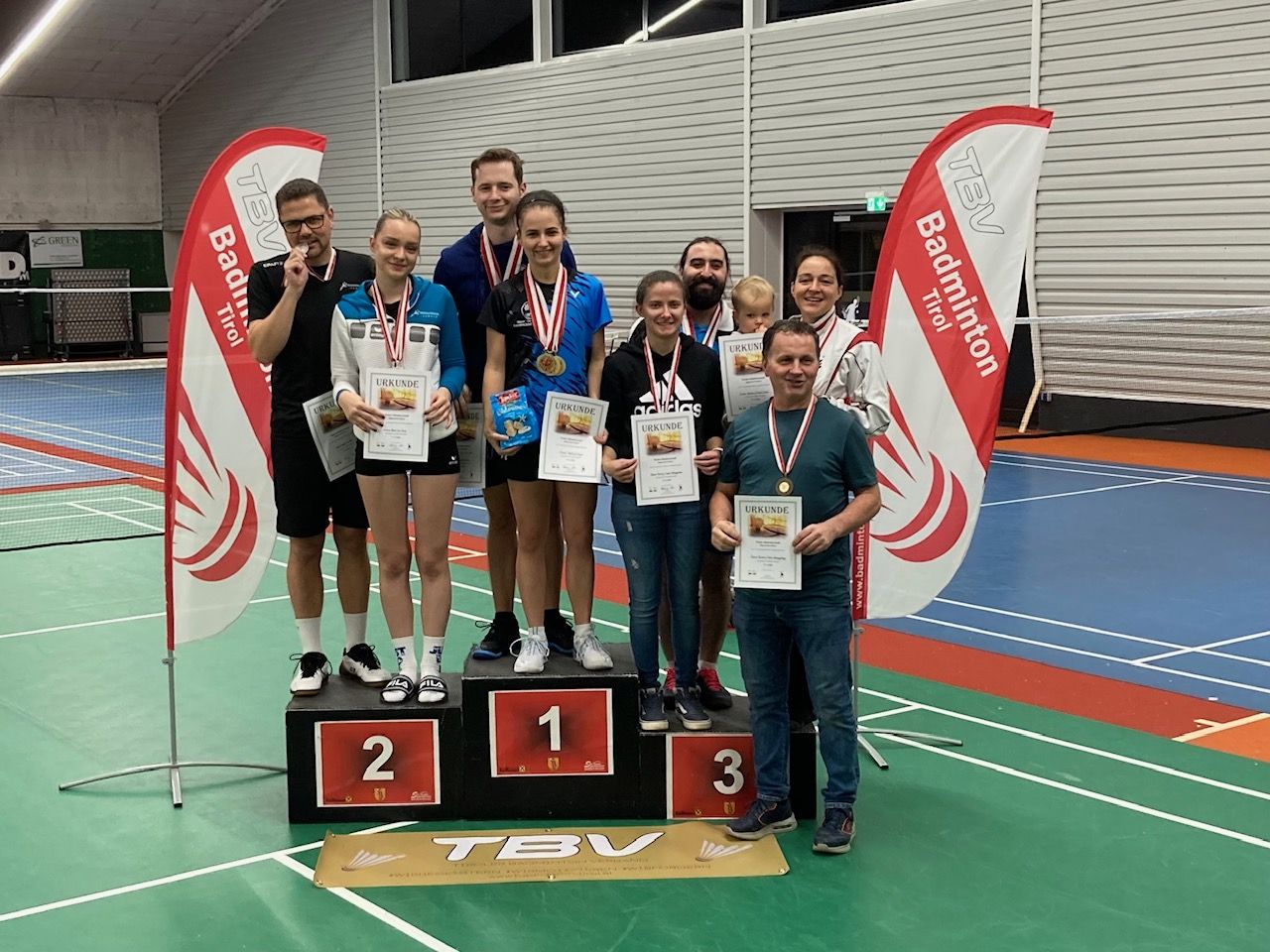 Das Siegespodest im Mixed Doppel Allg. Klasse mit Irina Olsacher und Emanuel Sch&ouml;pf (beide SV Nu&szlig;dorf-Debant) auf Platz 1. Foto: Stangl