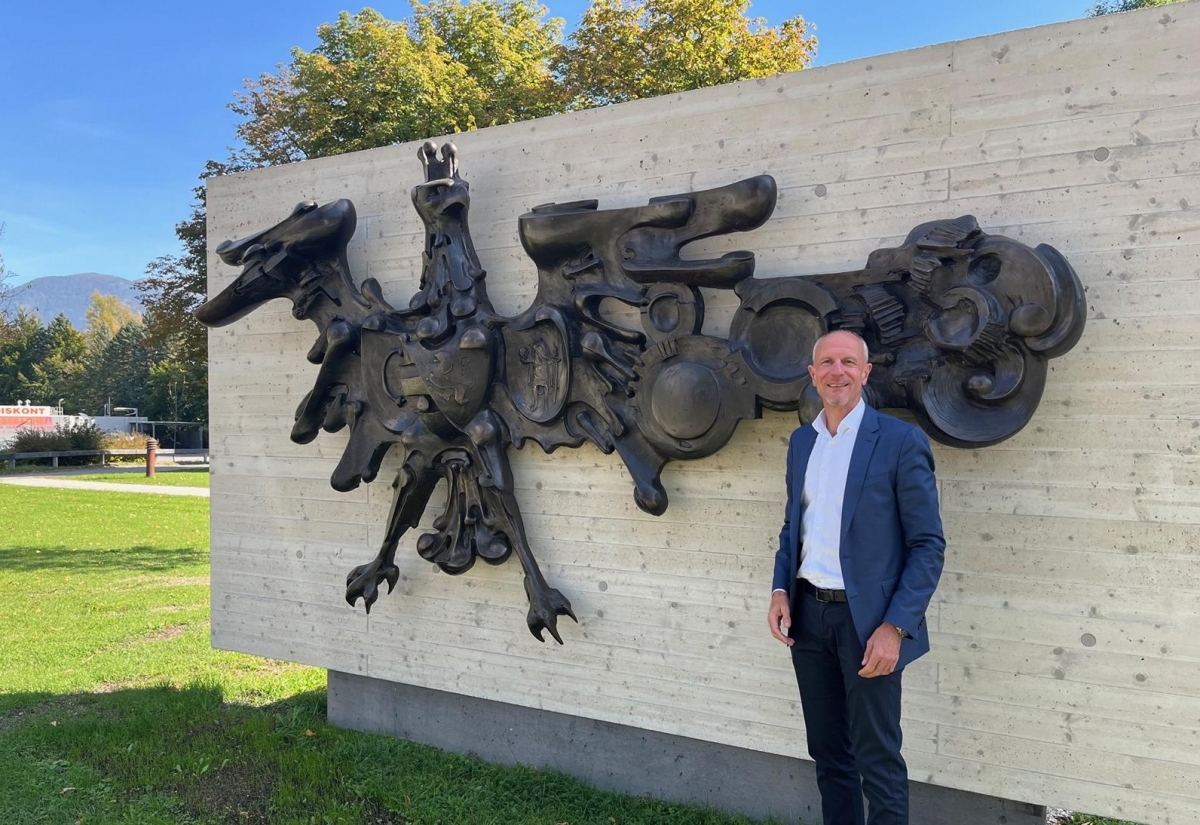 WK Lienz: Adlerskulptur strahlt in neuem Glanz