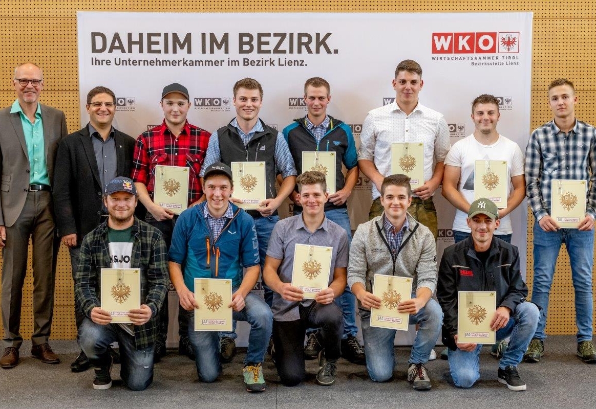 Osttiroler Tischlerlehrlinge zeigen ihre Abschluss-Arbeiten