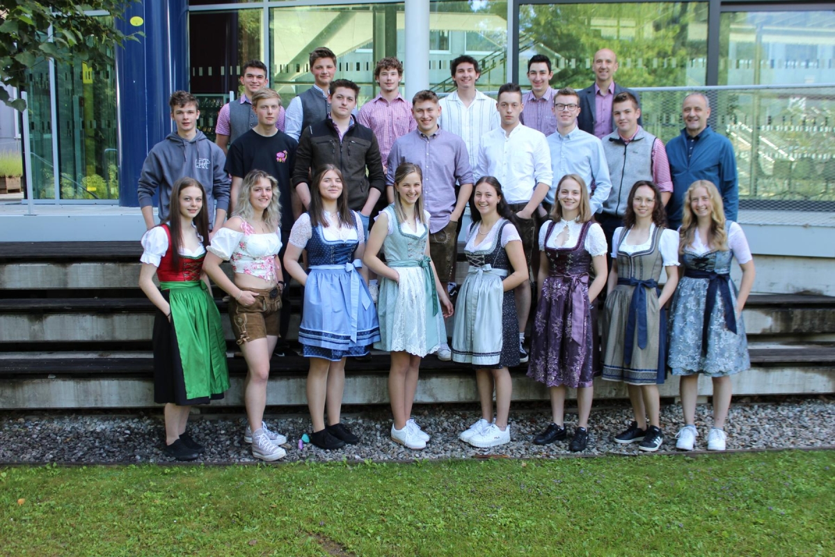 TFBS Lienz - Abschlussfeier der B&uuml;ro- und Tischlerlehrlinge