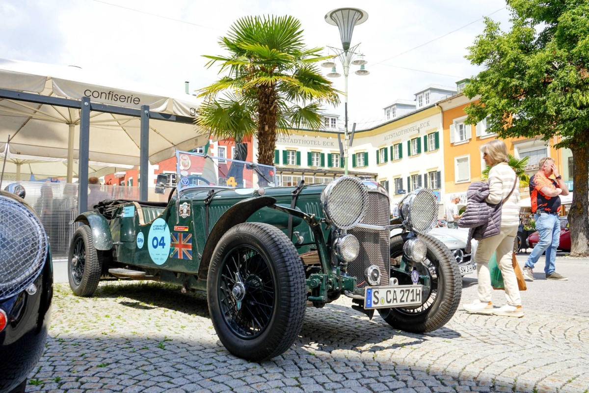 Kitzb&uuml;hler Alpenrallye: Oldtimer-Parade in Lienz