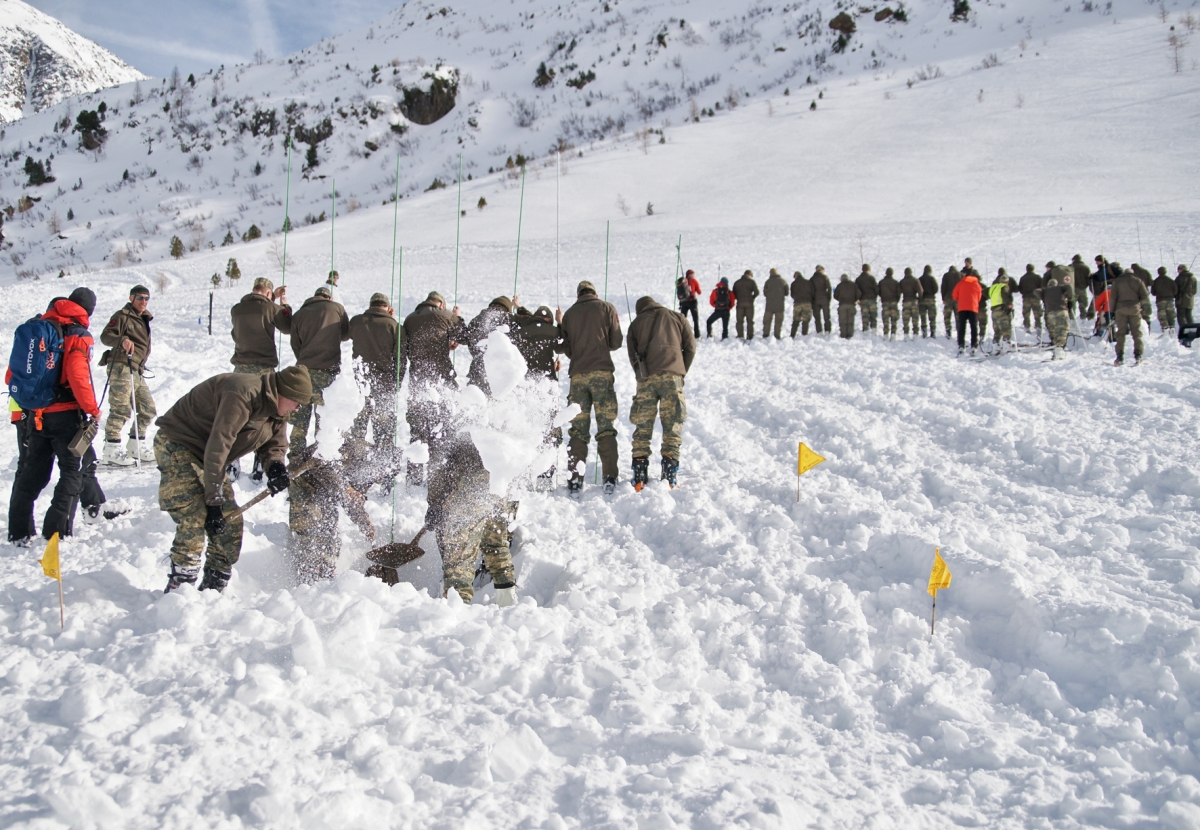 Soldaten &uuml;bten Lawineneinsatz mit Bergrettung Osttirol