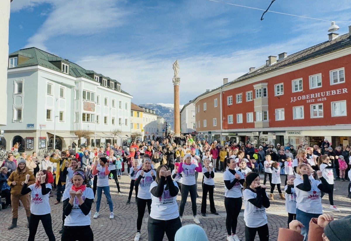 Video: Osttiroler Frauen setzten in Lienz ein Zeichen
