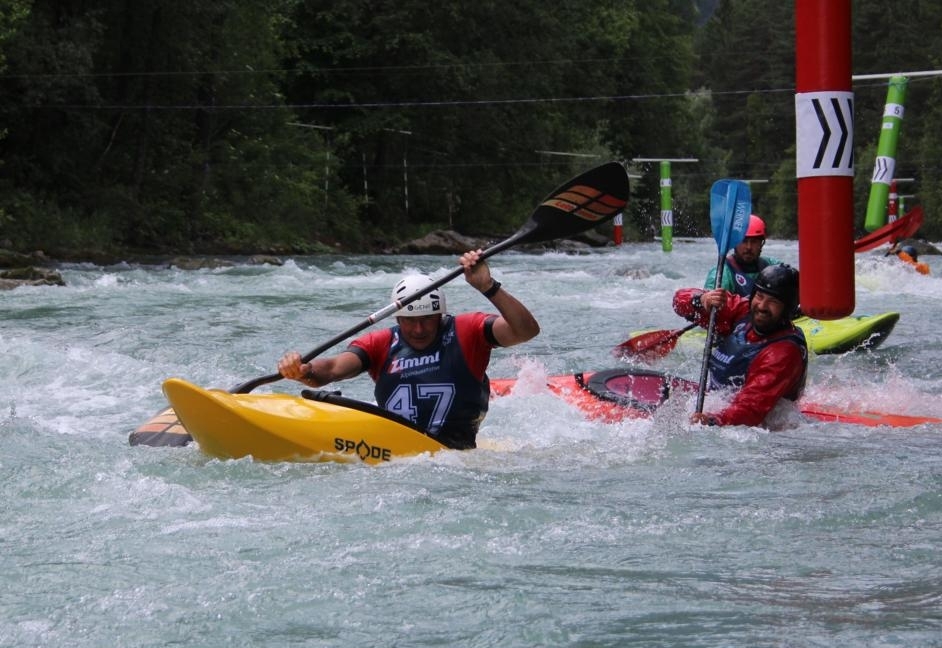 Spannende Kajak Cross Wettk&auml;mpfe auf der Drau 
